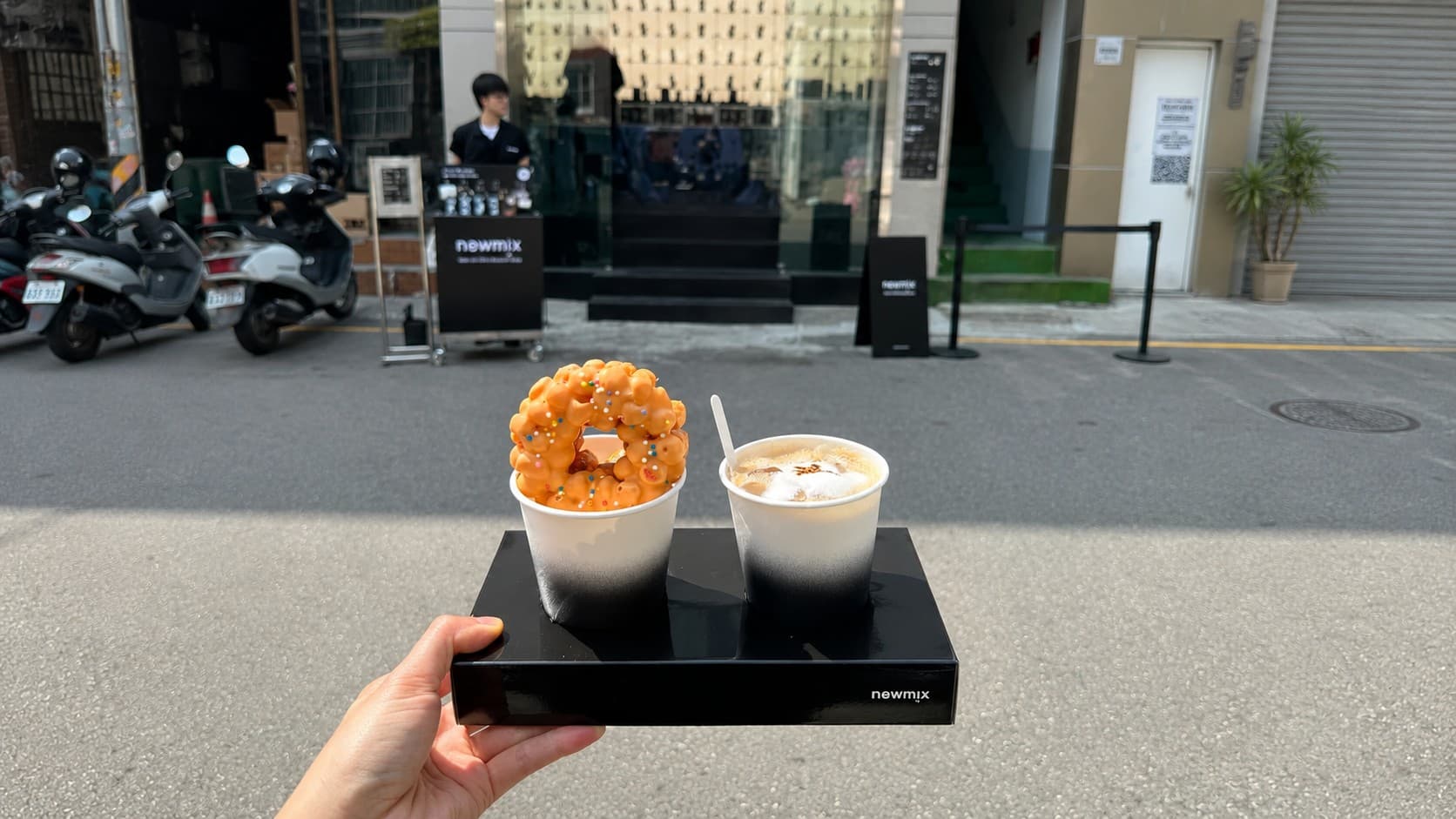 今チェックできる場所 — 明洞オリーブヤングのポップアップ