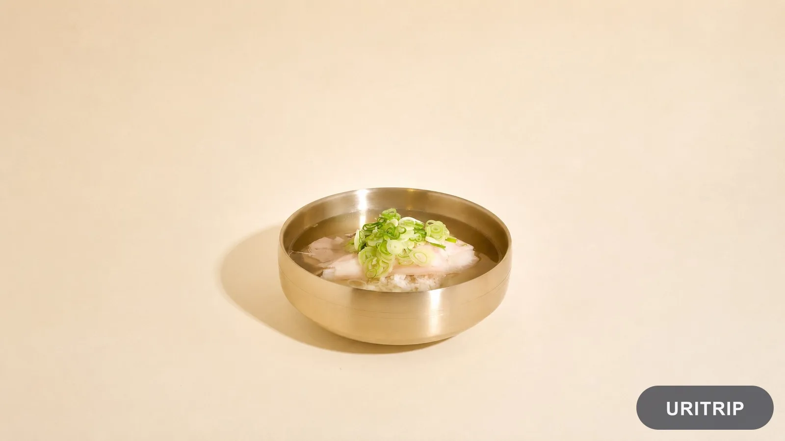 白玉 明洞店の辛くない韓国料理・豚コムタン