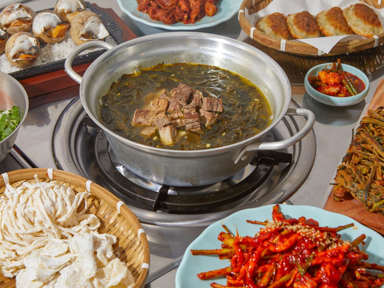 牛肉わかめすいとん鍋  ※2人前以上から注文可能