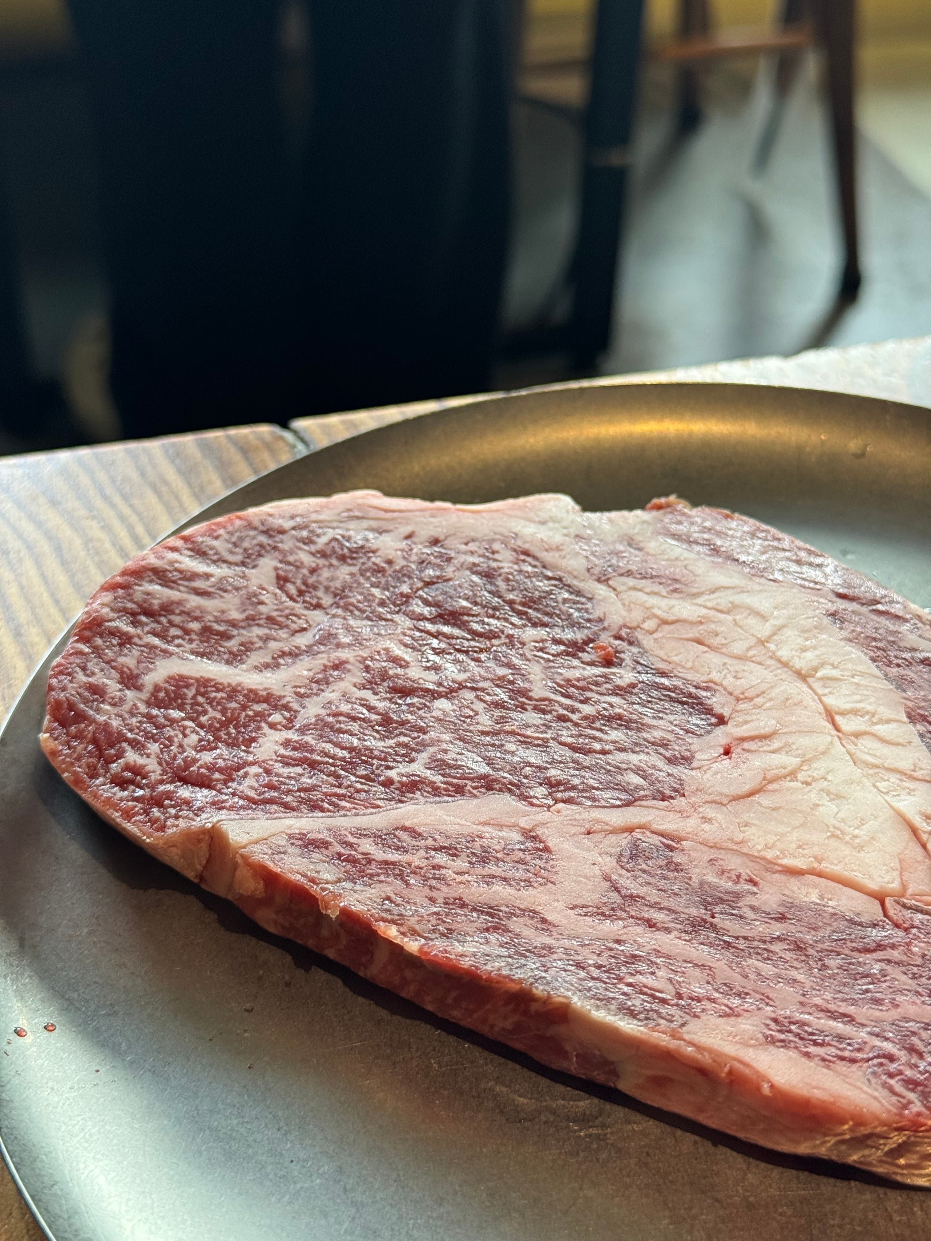 霜降り牛ロース (牛のリブロース付き)
