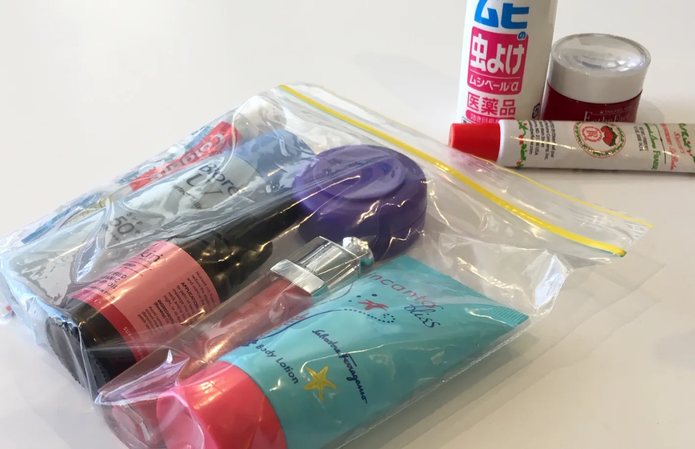 100mlを超える液体物は、機内手荷物として持ち込みできません