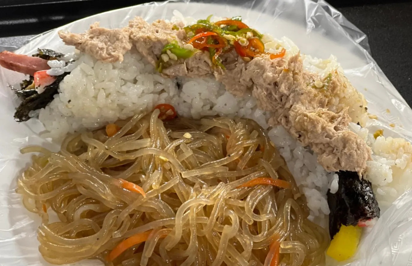 ヌードキンパ : 単品3,000ウォン / チャプチェ付 : 4,000ウォン