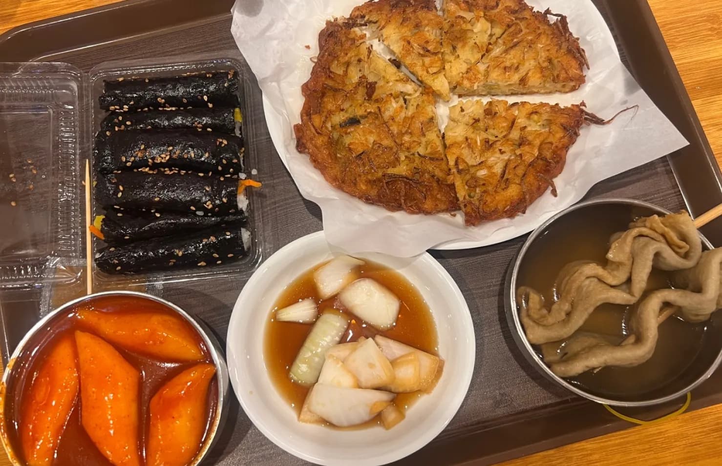 麻薬キムパ : 1人前4,000ウォン / 緑豆チヂミ : 5,000ウォン