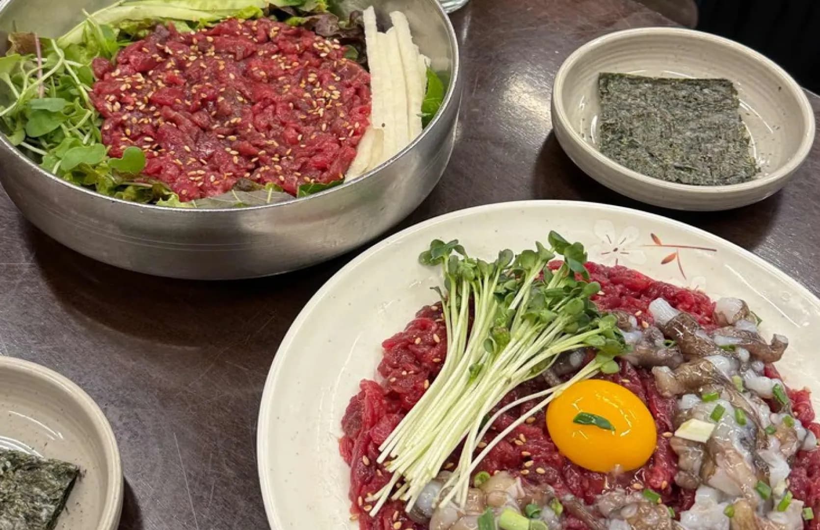 ユッケと活きテナガダコ : 35,000ウォン / ユッケビビンバ : 10,000ウォン