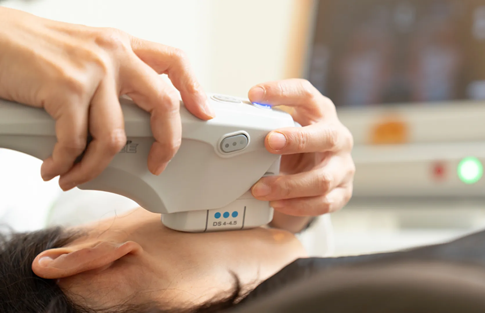 『外科手術並み』とも言われるほどのリフトアップ効果+肌再生効果あり