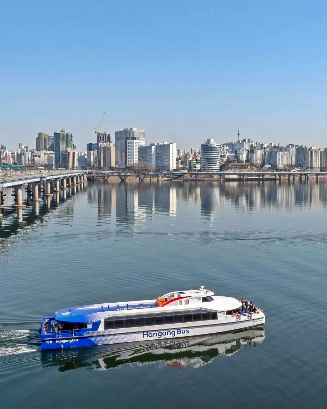 漢江バス 体験運航中