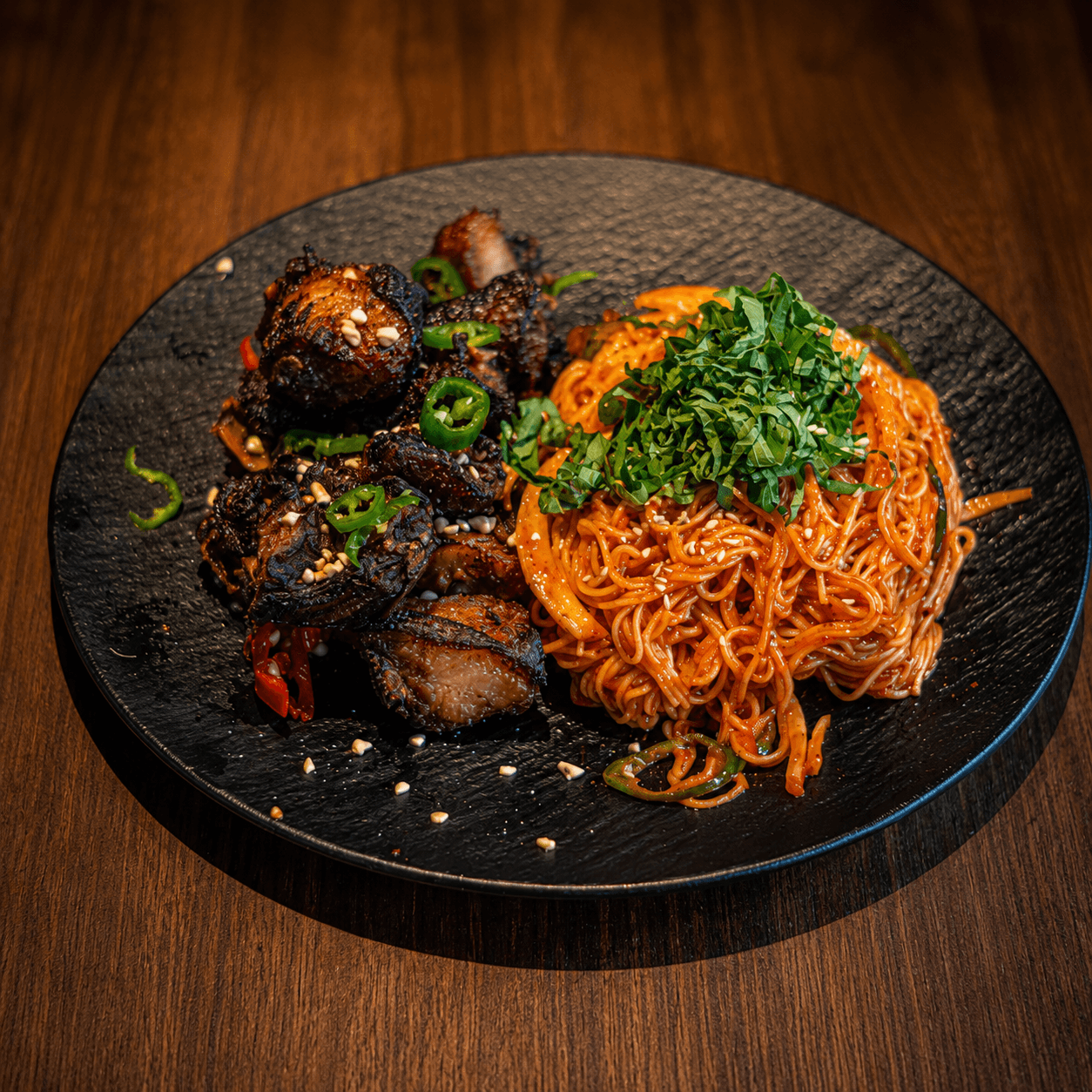 豚テールのビビン麺