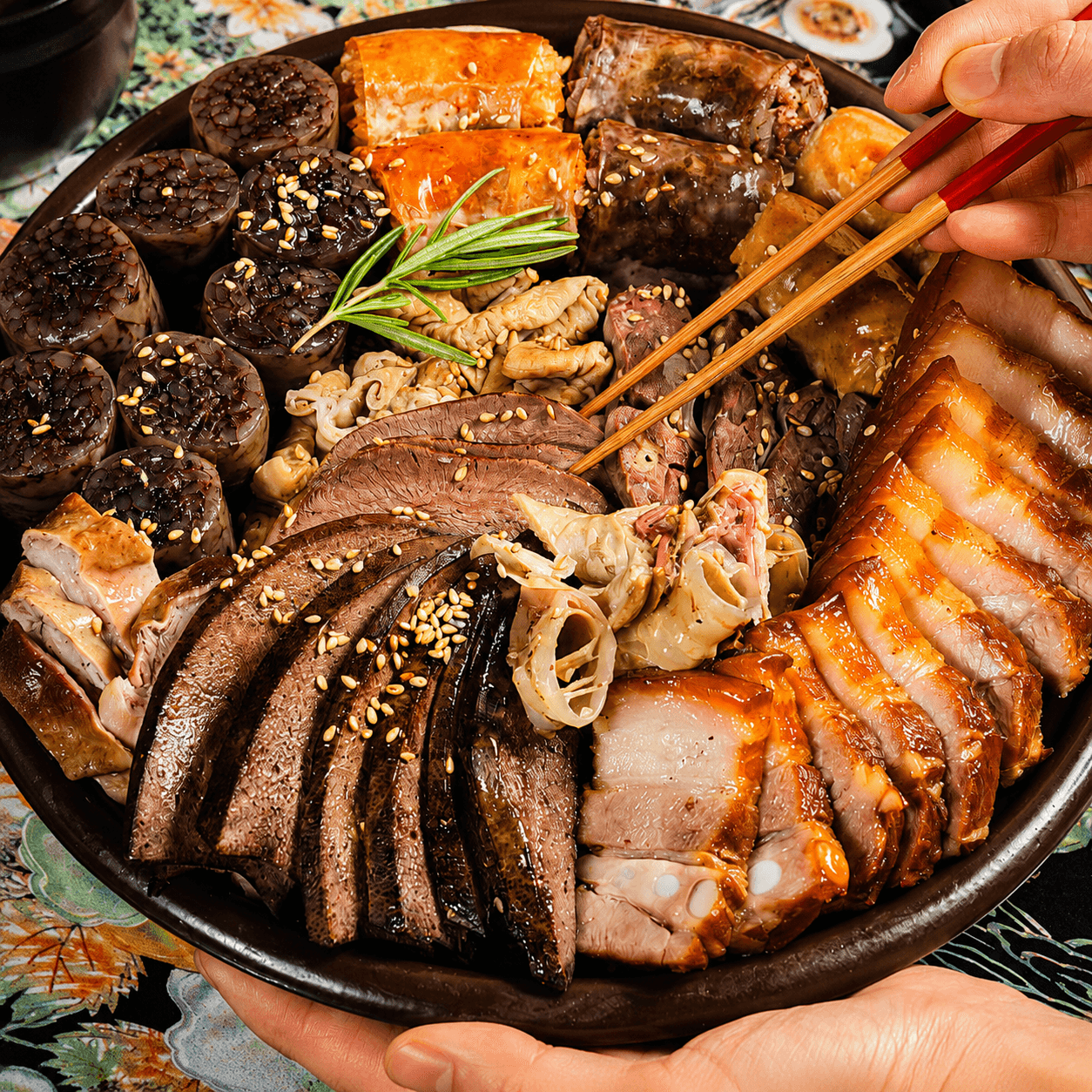 水煮肉とスンデの盛り合わせ
