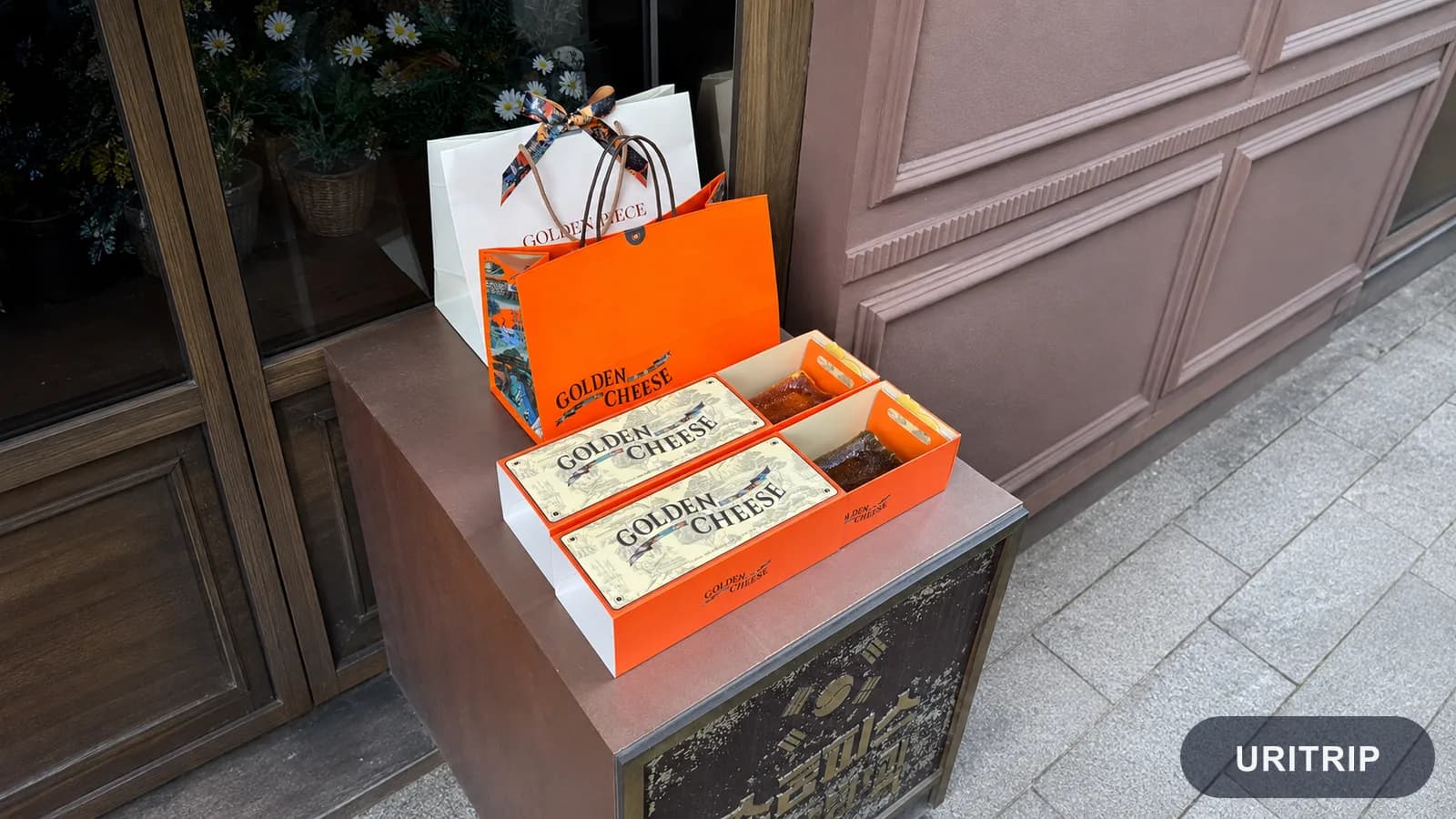 GOLDEN CHEESEのチーズケーキも同じ店舗で
