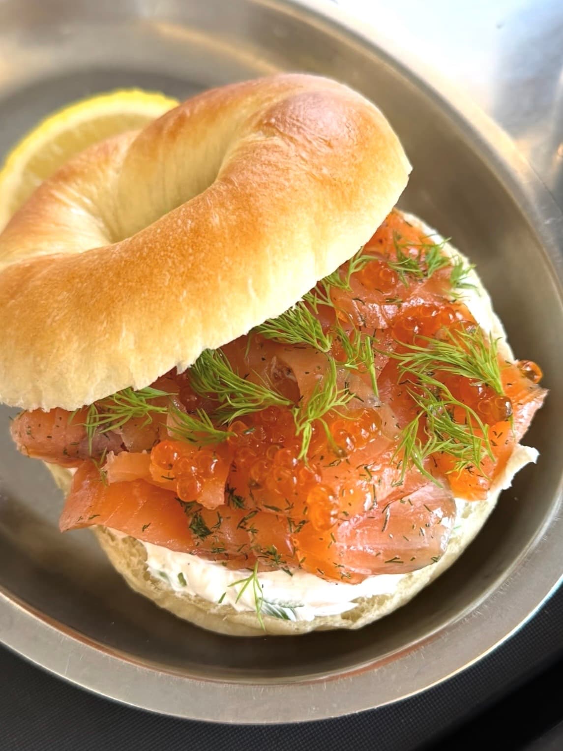 北欧風マリネサーモン&いくらのサンドイッチ