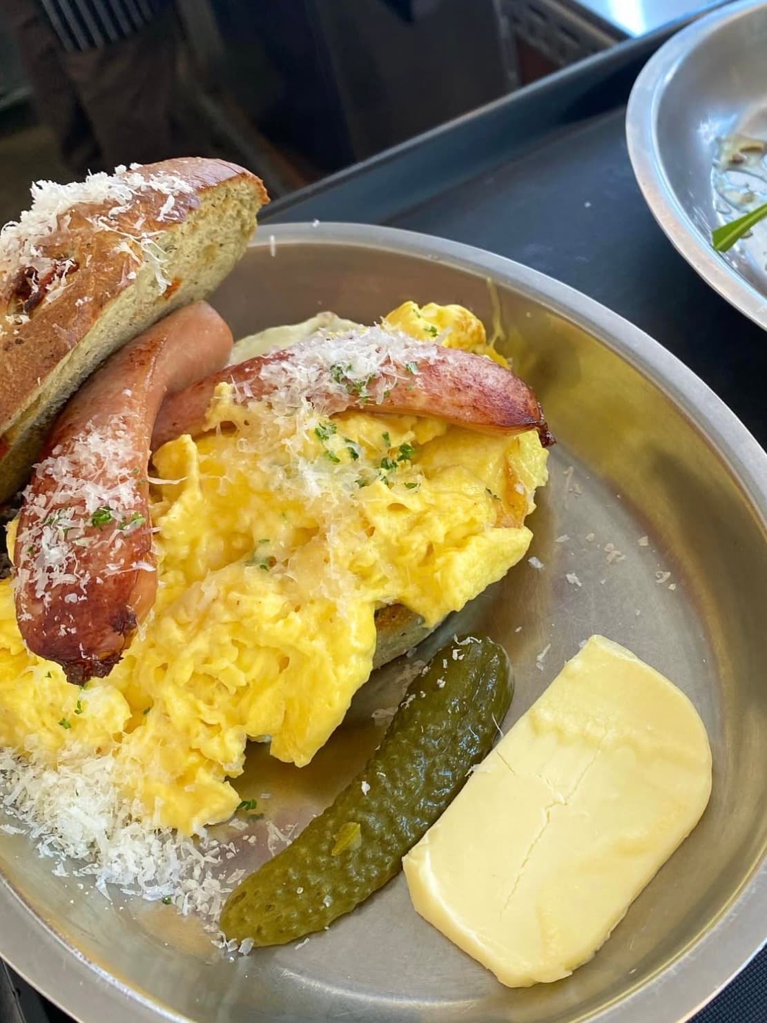 スクランブルエッグ&ソーセージ