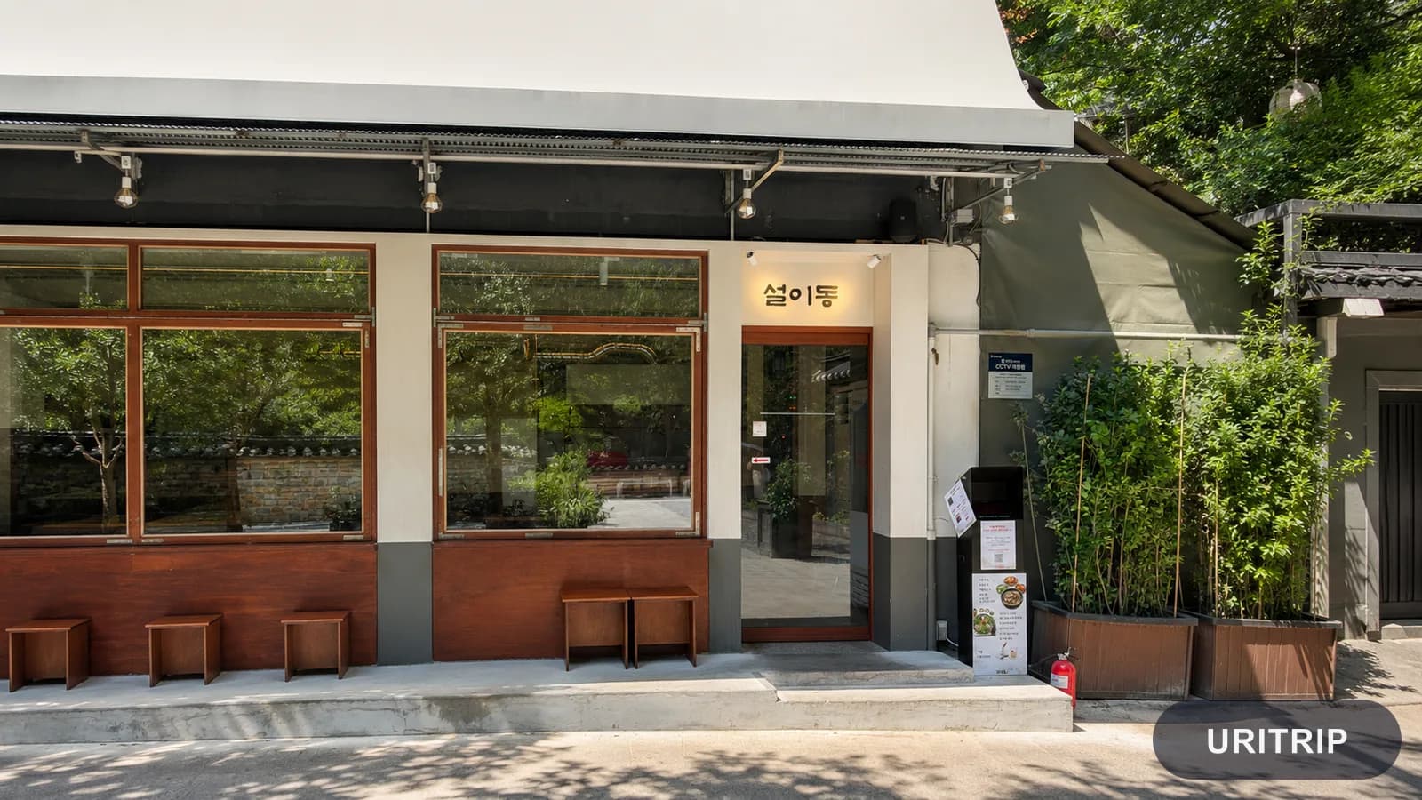 光化門カルグクスの看板は冷カルグクス(13,000ウォン)