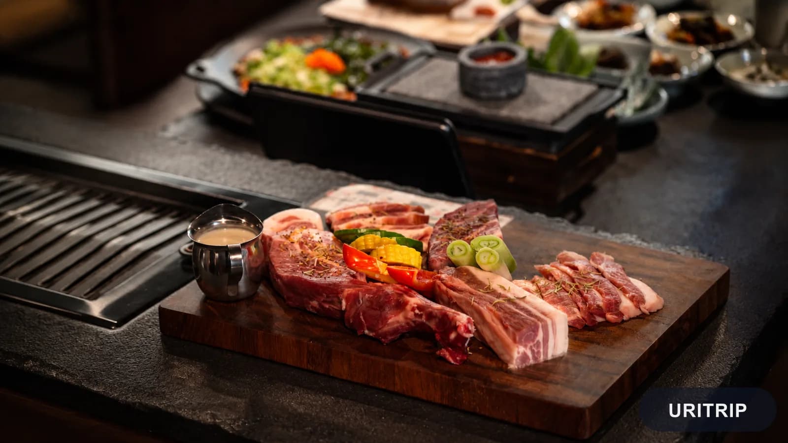 狎鴎亭グルメの看板ブラックBBQ(1人前38,000ウォン)と黒豚の部位