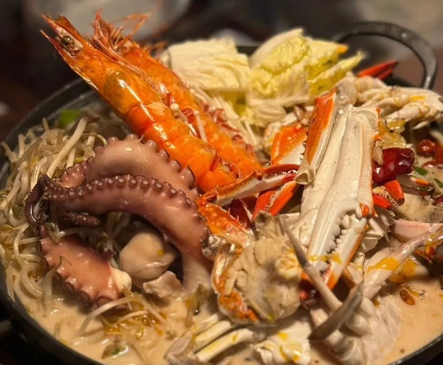 濃厚なスープと海鮮の出汁が合わさった自慢の美味しさ