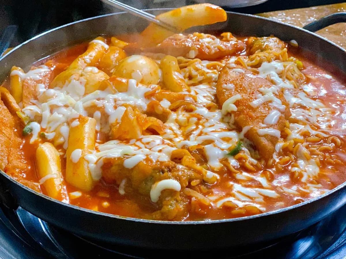 トッポギ特有の甘辛い味が際立つ一品