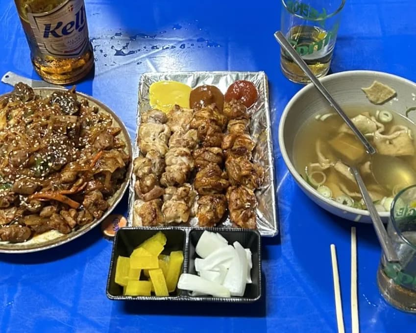 香ばしい炭火の香りが魅力の「焼き鳥」