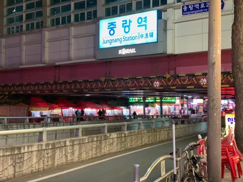 線路下というユニークなロケーション