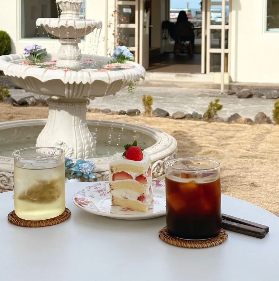 童話のような雰囲気に浸れるカフェ