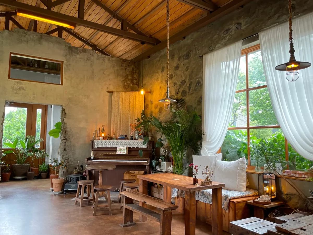 まるで絵本の世界のような美しい空間