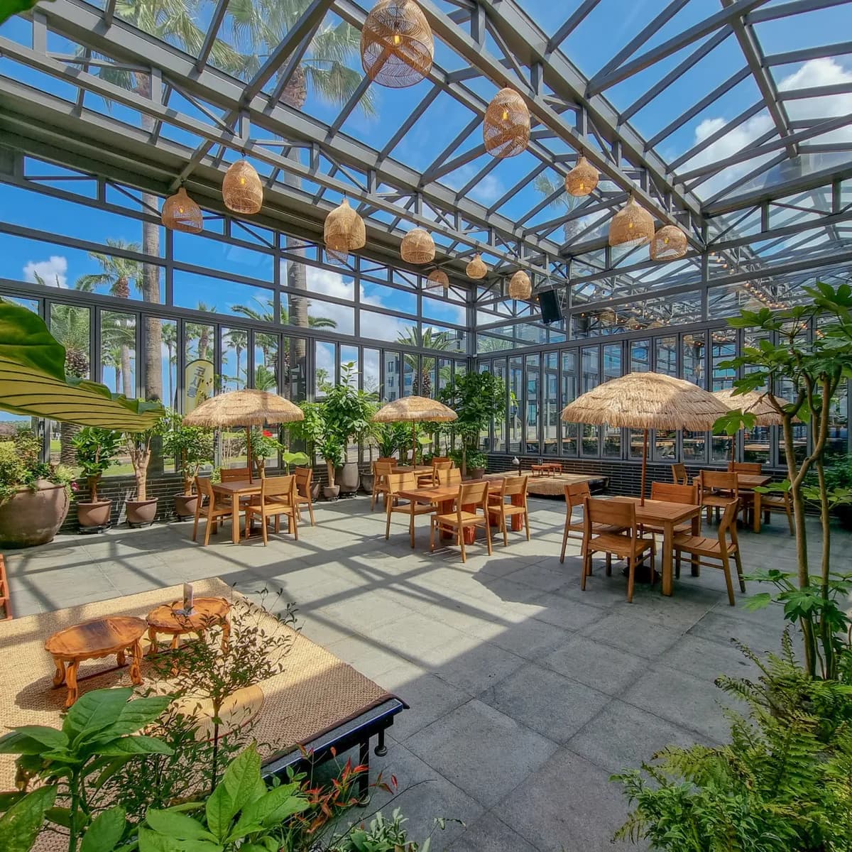 植物園をコンセプトにした異国感溢れるデザイン