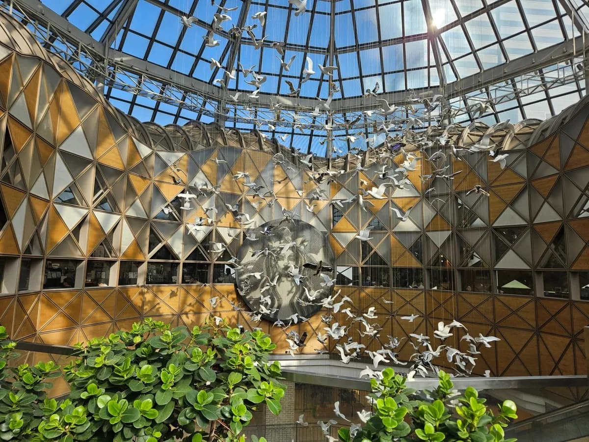 「都心の森」を表現するデザイン