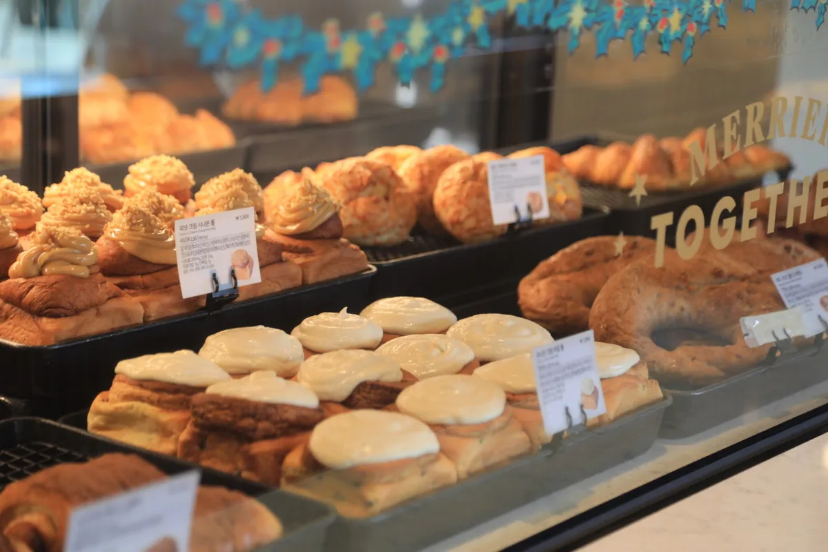 デザートだけでなく、「ベーカリー」に特化した店舗