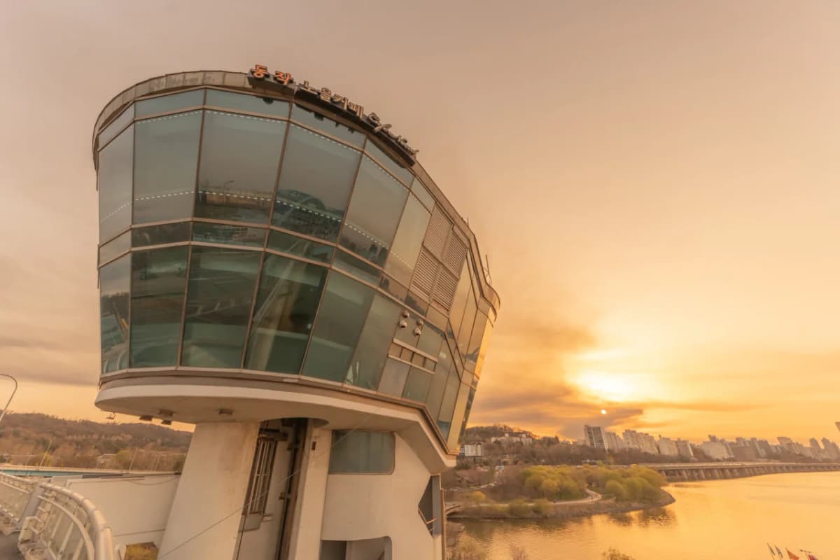 銅雀ノウルカフェ