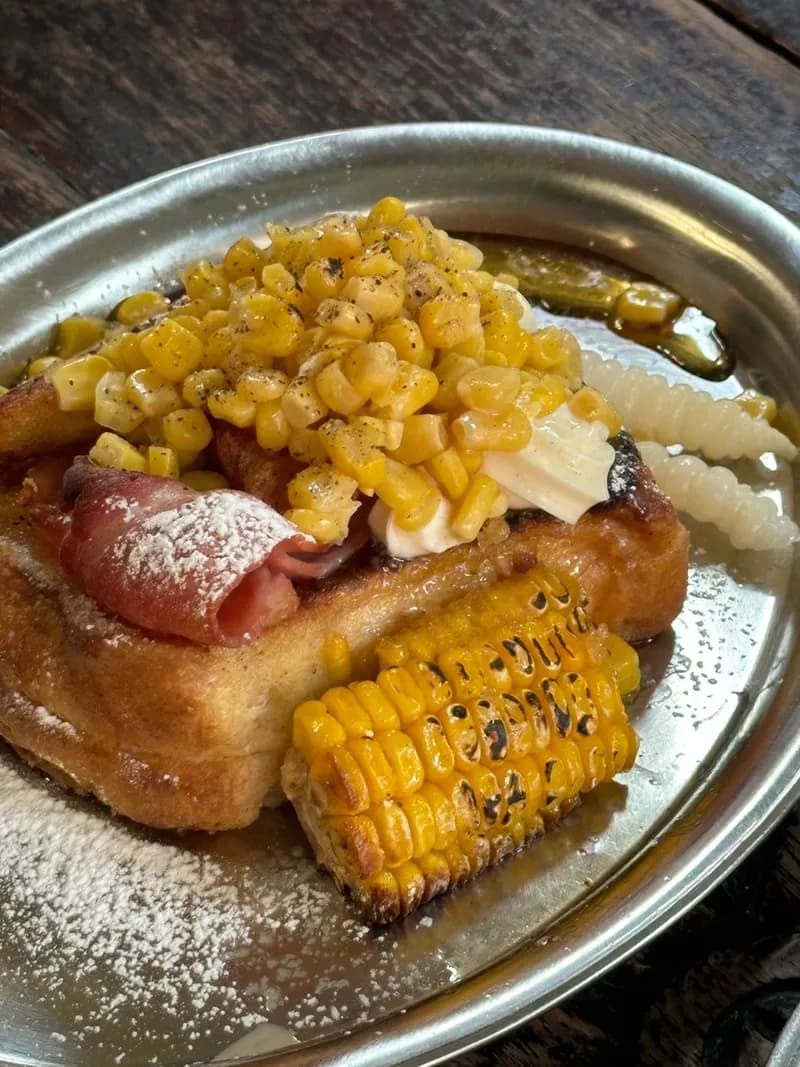 コーンベーコンフレンチトースト