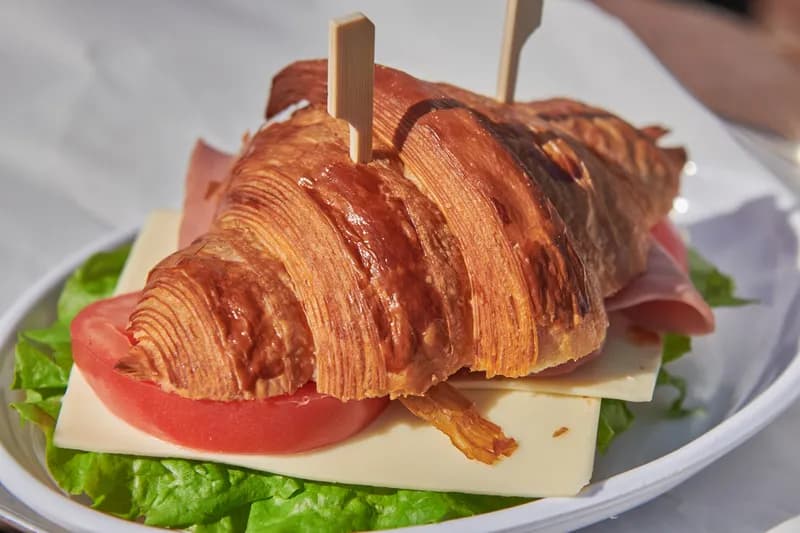 クロワッサンサンドイッチ