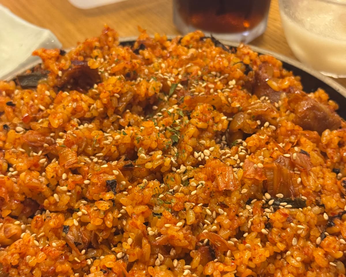 〆にぴったりの『熟成キムチホルモンポックンパッ』