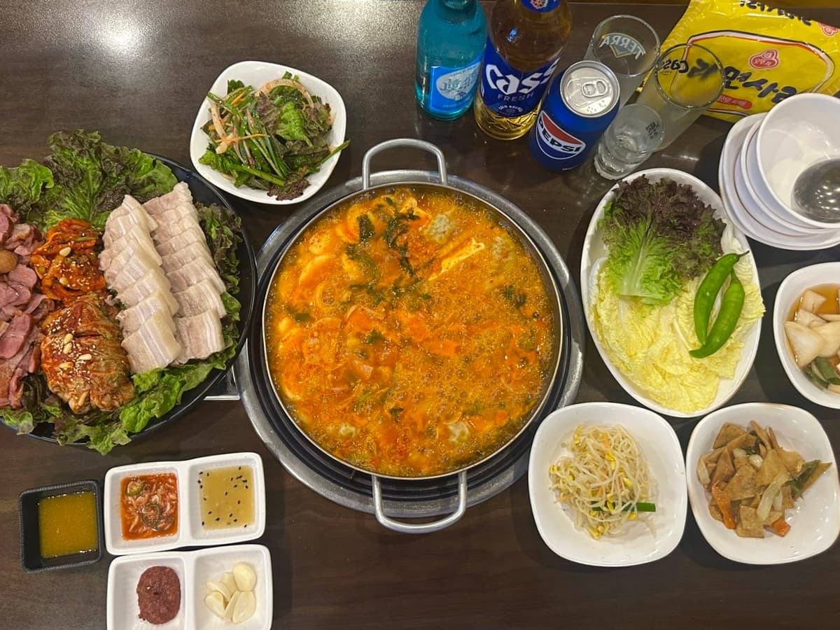 松炭プデチゲとポッサム 江南駅店