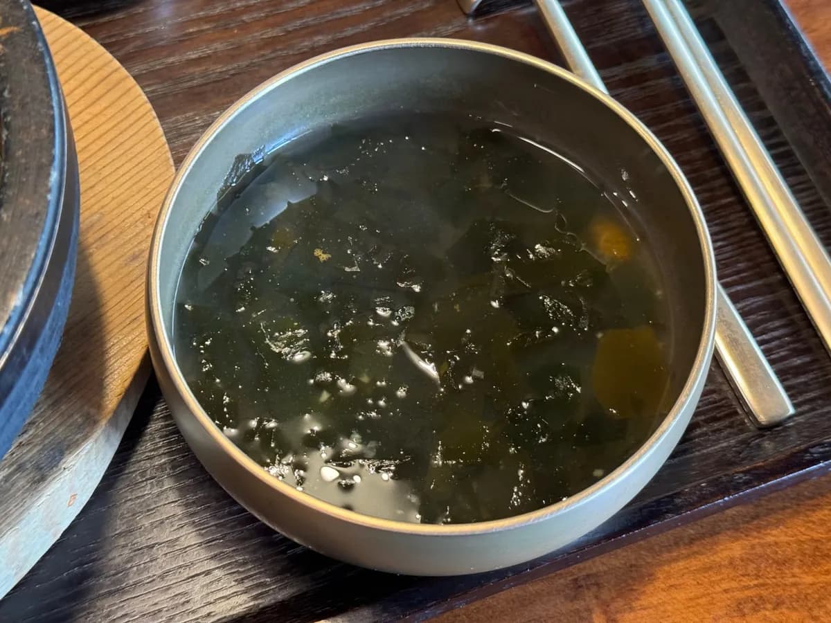 付け合わせの「ウニ入りワカメスープ」も超絶品