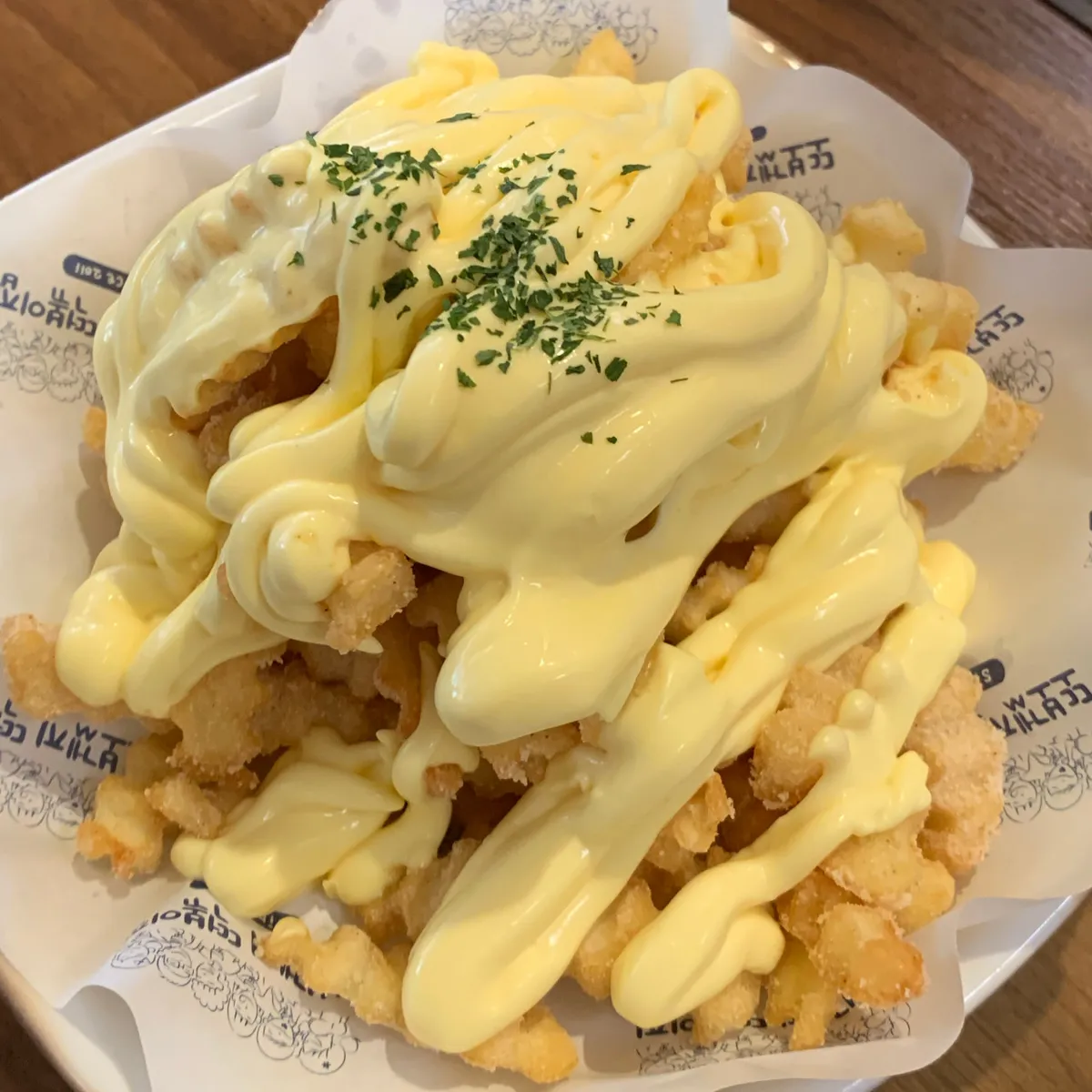 名物の「バターガーリックポテト」も注文必須!