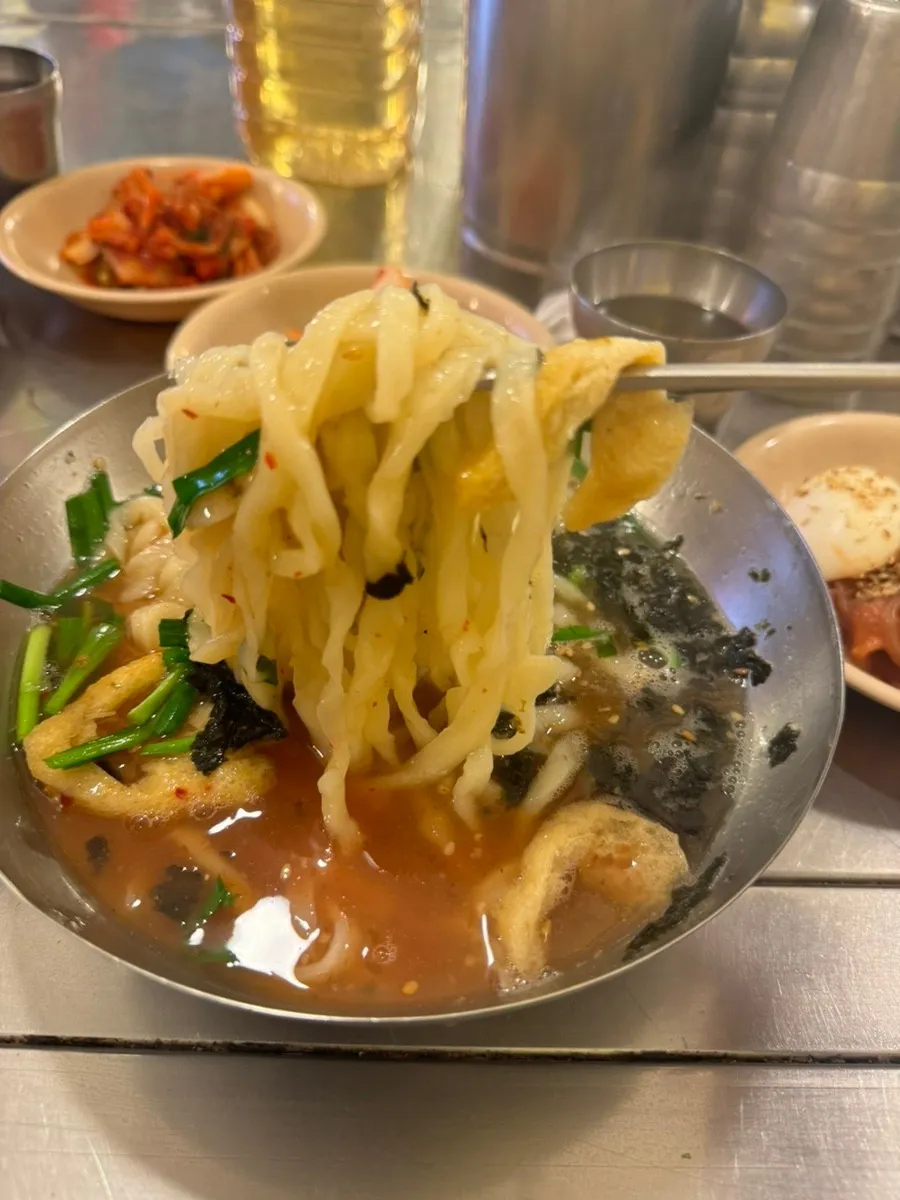 人気メニューは「韓国式手打ち麺+冷麺」