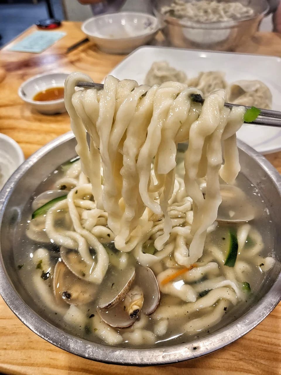 イムビョンジュ山東カルグクス