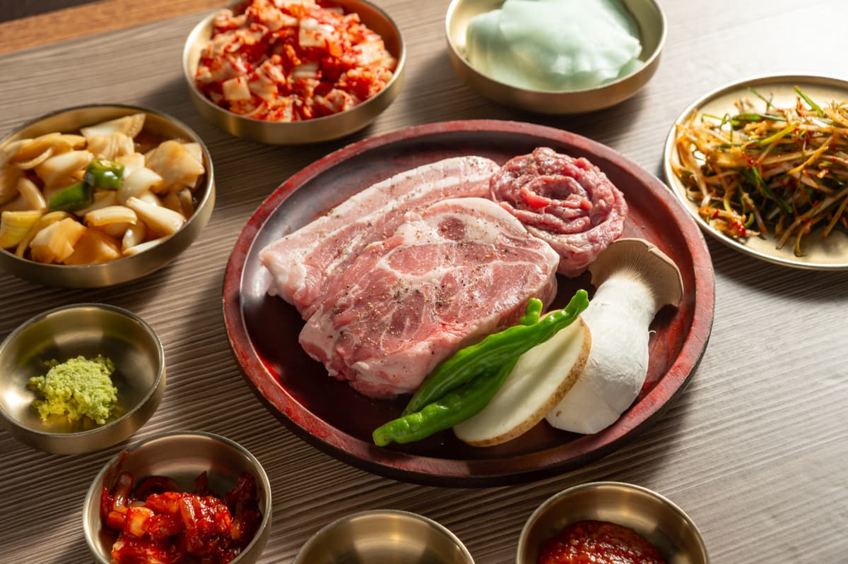 韓豚の肉盛り合わせ