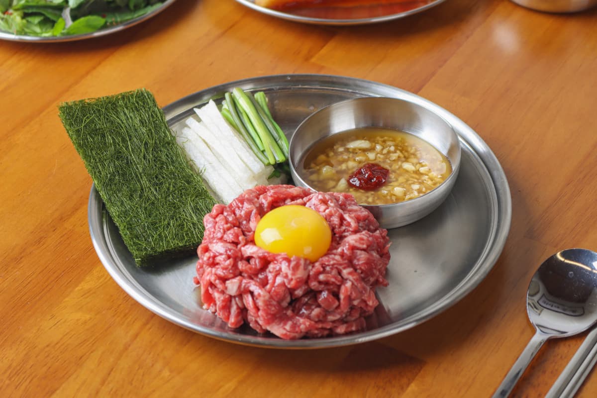 陵洞ユッケ