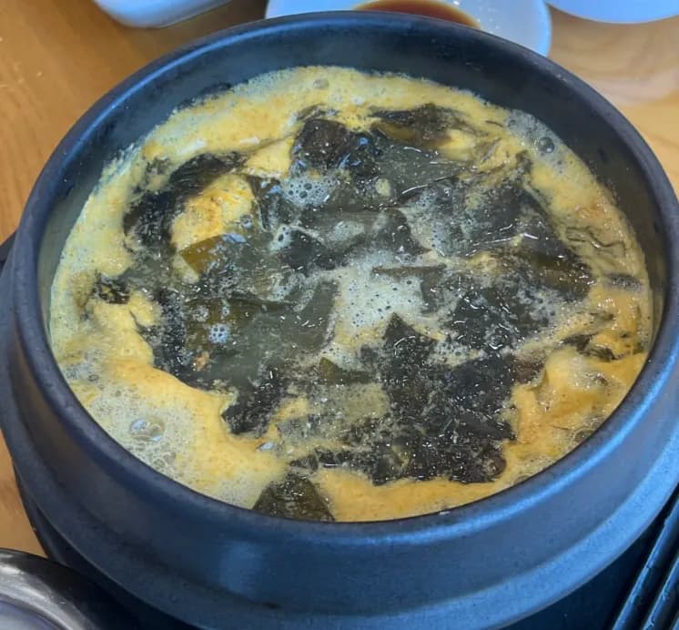 ウニのワカメスープ