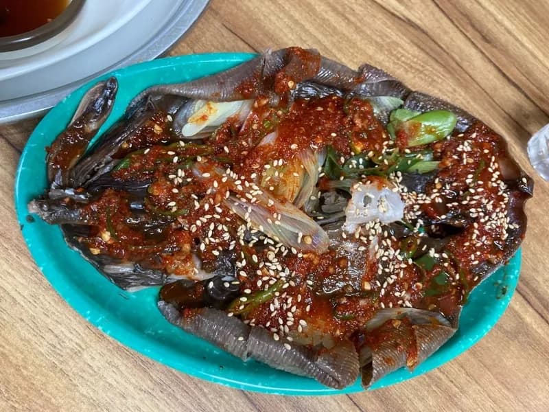 エイの蒸し物