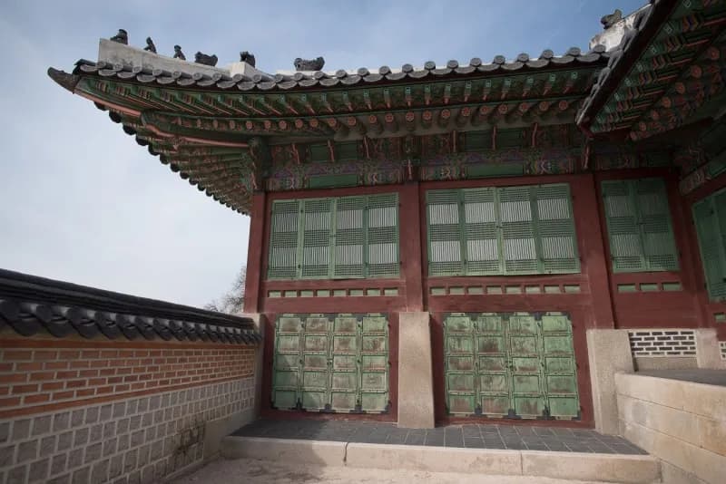 韓国最大の木造建築物の見どころ