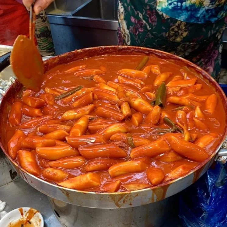 屋台フードが楽しめる「うまいもん通り」