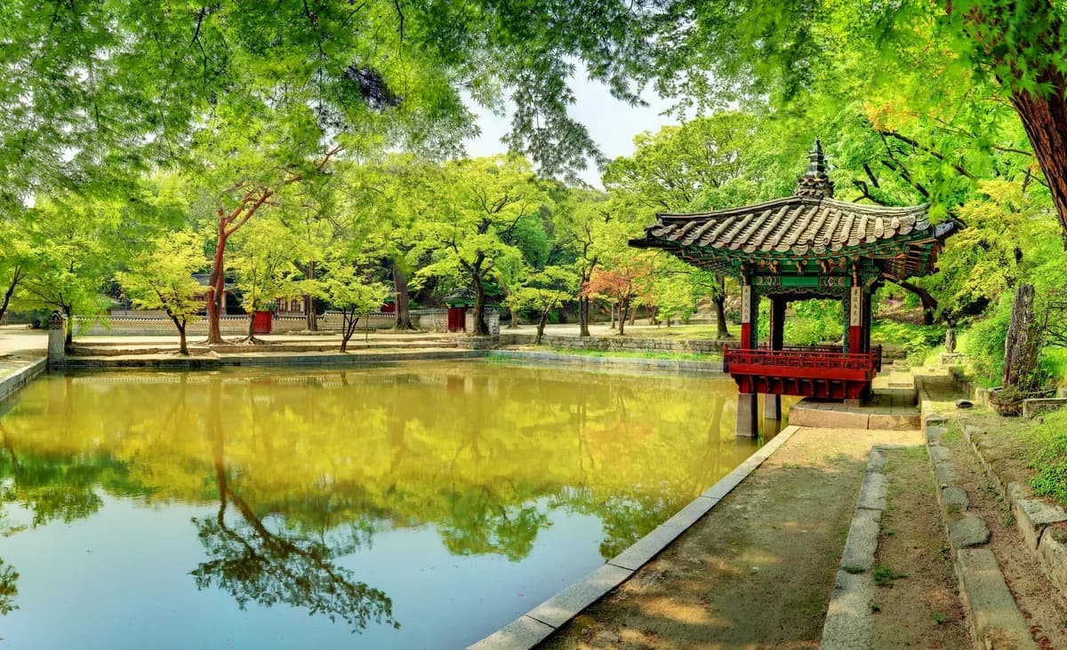 ガイドツアーでのみ見学できる「秘苑(後苑)エリア」