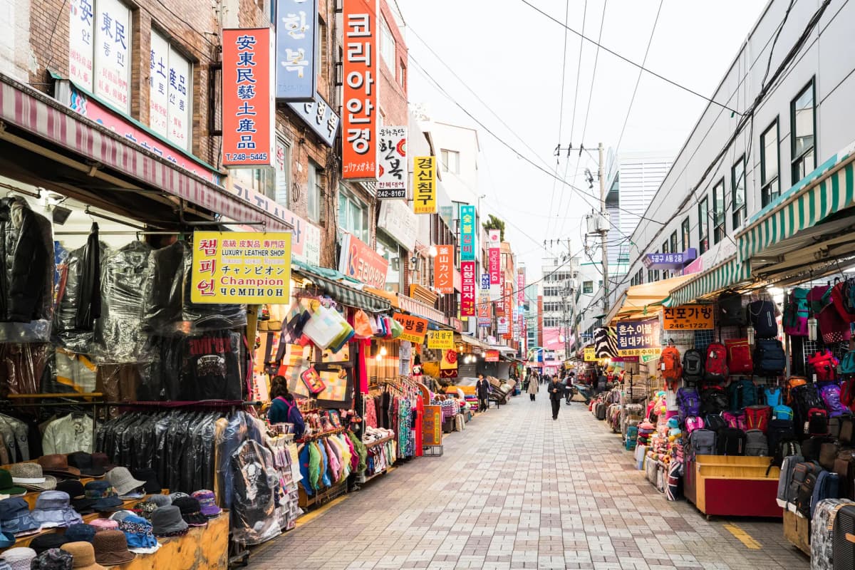 「お土産探し」からB級グルメの「食べ歩き」まで