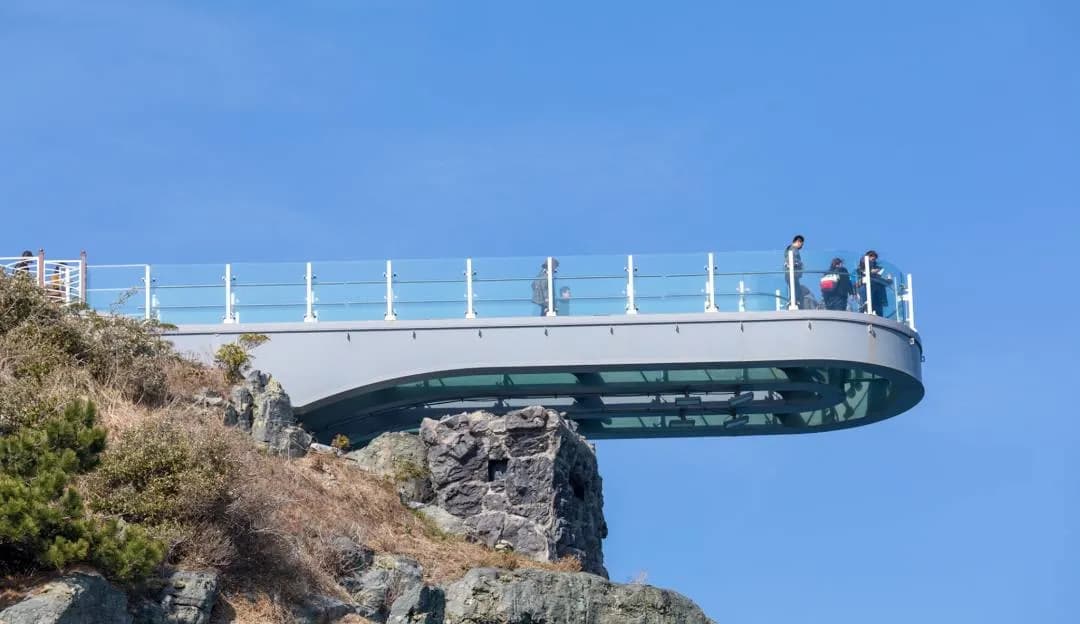 まるで海の上を歩いているような感覚に
