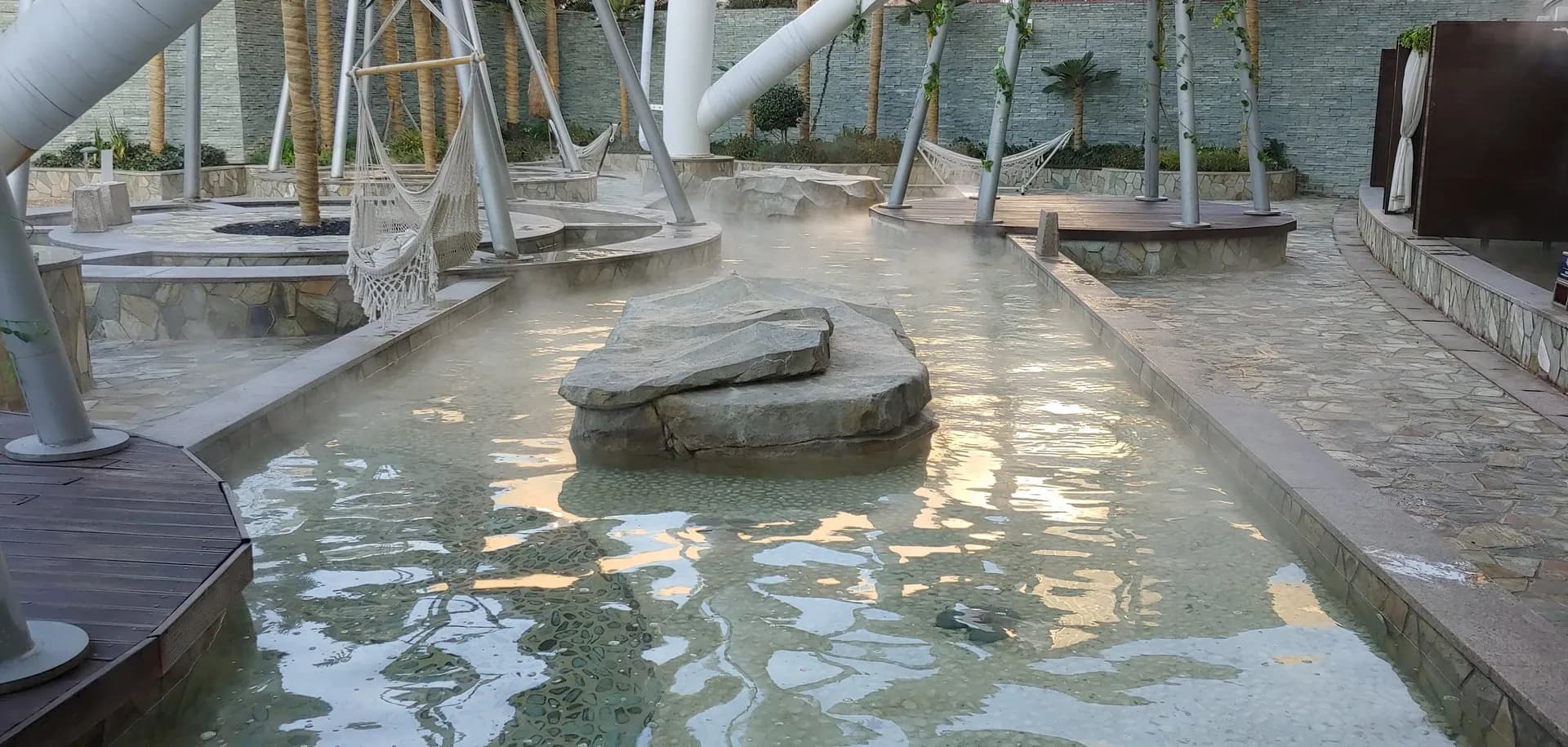 天然温泉&世界のサウナ体験ができる