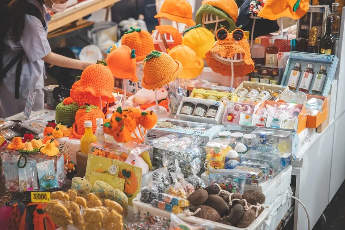 市場の至る所にお土産店がずらり