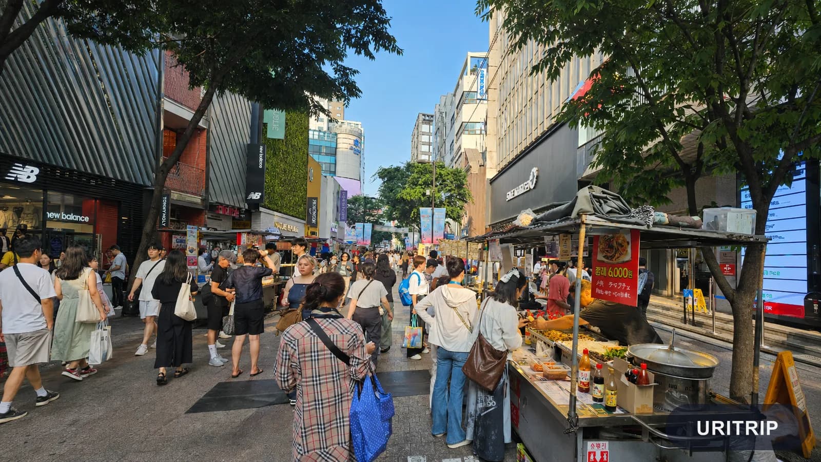 明洞通り